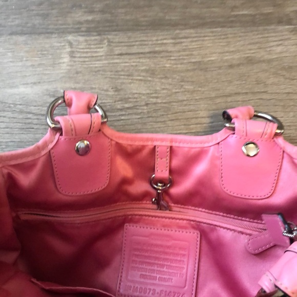 Coach Purse Pink With Flowers. - Picture 6 of 6